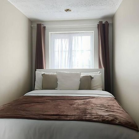 Private Guest House - Double Bedroom, En-Suite And Workspace With Private Entrance, First Floor With No Lift And No Full Kitchen Leicester Buitenkant foto